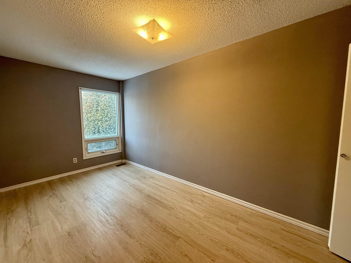 180 Varsity Row, Thunder Bay, ON - Indoor Photo Showing Other Room