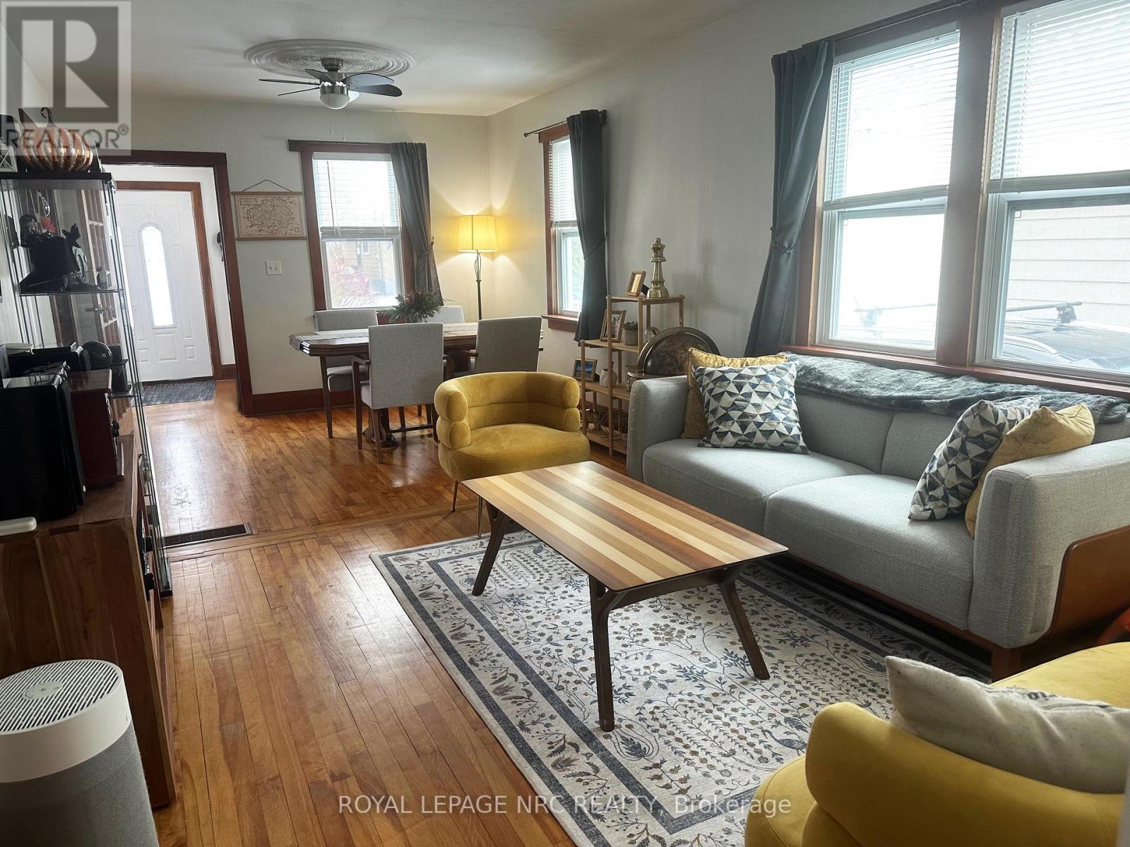 270 Beatrice Street, Welland (Lincoln/Crowland), ON - Indoor Photo Showing Living Room