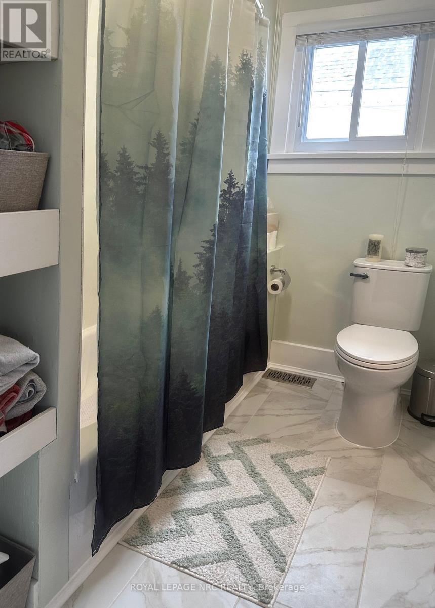 270 Beatrice Street, Welland (Lincoln/Crowland), ON - Indoor Photo Showing Bathroom