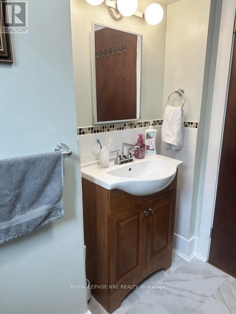 270 Beatrice Street, Welland (Lincoln/Crowland), ON - Indoor Photo Showing Bathroom