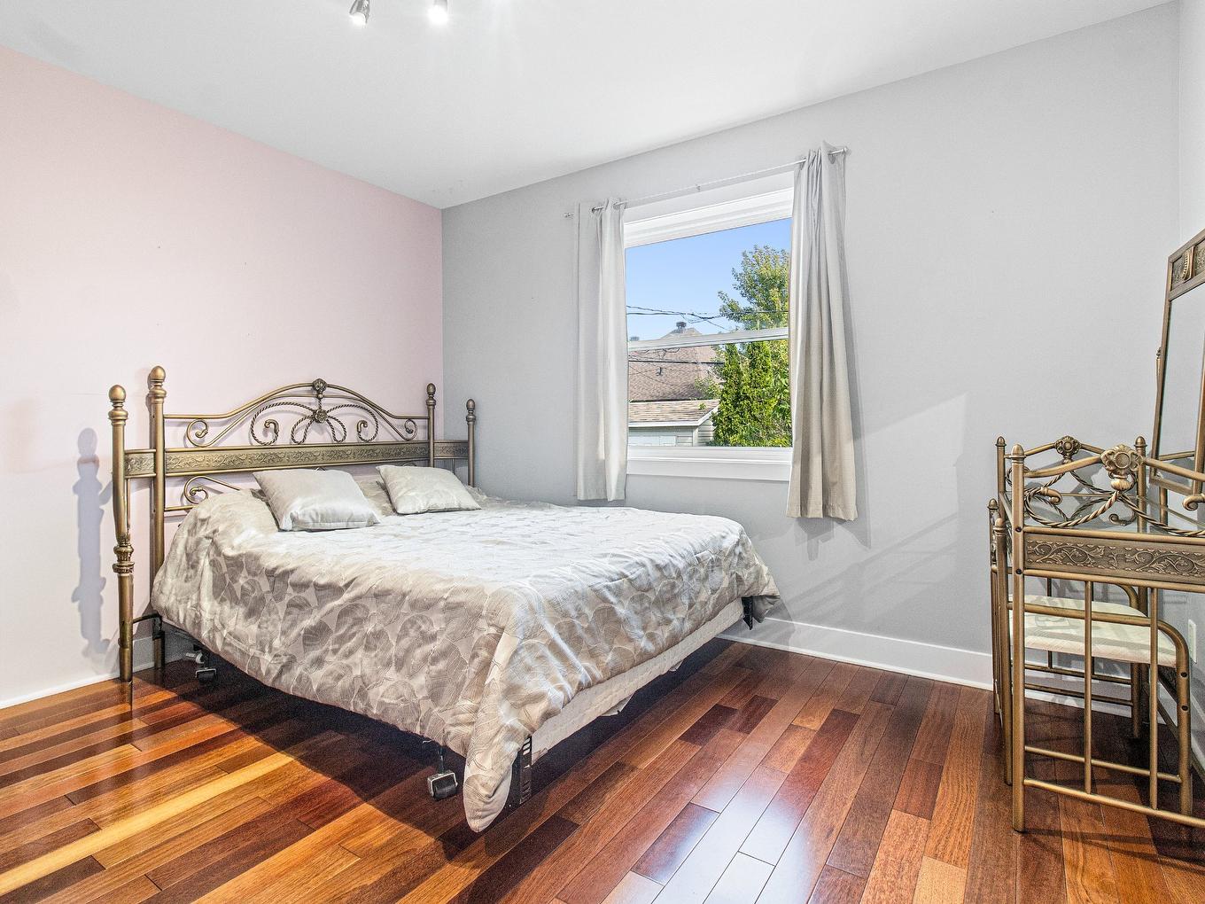 Bedroom - 3262 Rue De La Brisardière, Longueuil (Saint-Hubert), QC - Indoor Photo Showing Bedroom