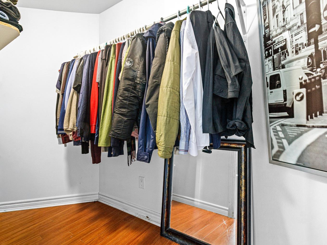 Walk-in closet - 3262 Rue De La Brisardière, Longueuil (Saint-Hubert), QC - Indoor With Storage