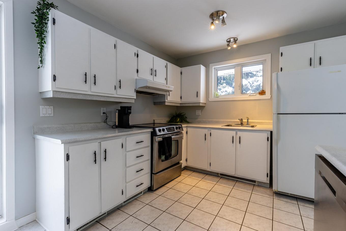 Cuisine - 1425 Rue De L'Everest, Québec (La Haute-Saint-Charles), QC - Indoor Photo Showing Kitchen