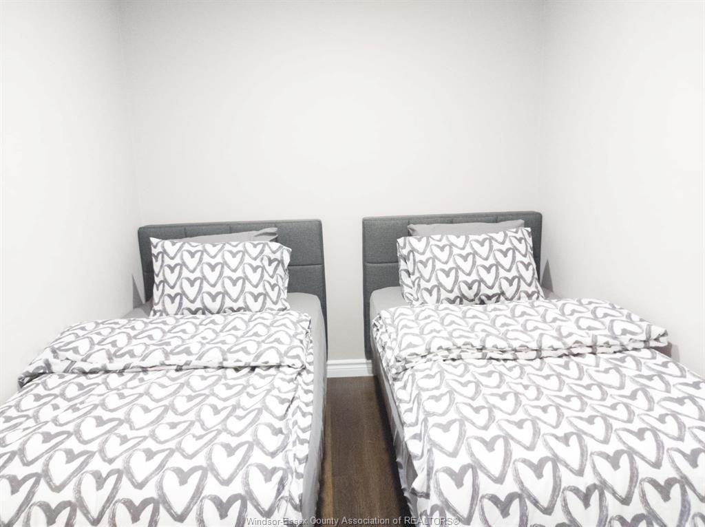 Lower-4694 Helsinki, Windsor, ON