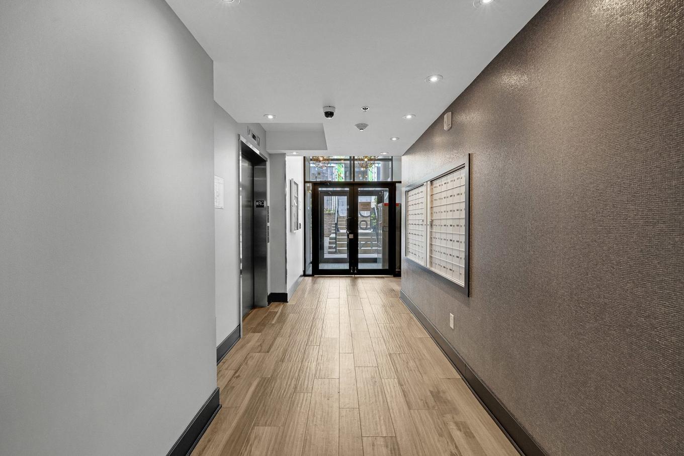 Hall d'entrée/Vestibule - 114-2160 Rue Laforce, Montréal (Ville-Marie), QC - Indoor Photo Showing Other Room