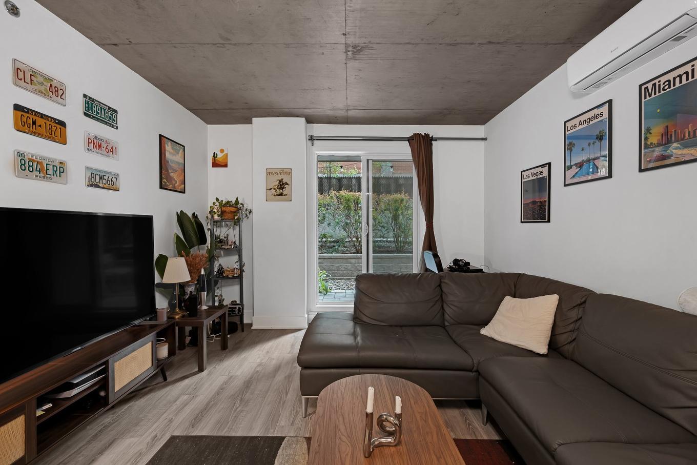 Salon - 114-2160 Rue Laforce, Montréal (Ville-Marie), QC - Indoor Photo Showing Living Room