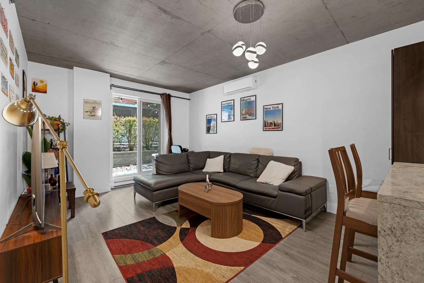 Salon - 114-2160 Rue Laforce, Montréal (Ville-Marie), QC - Indoor Photo Showing Living Room