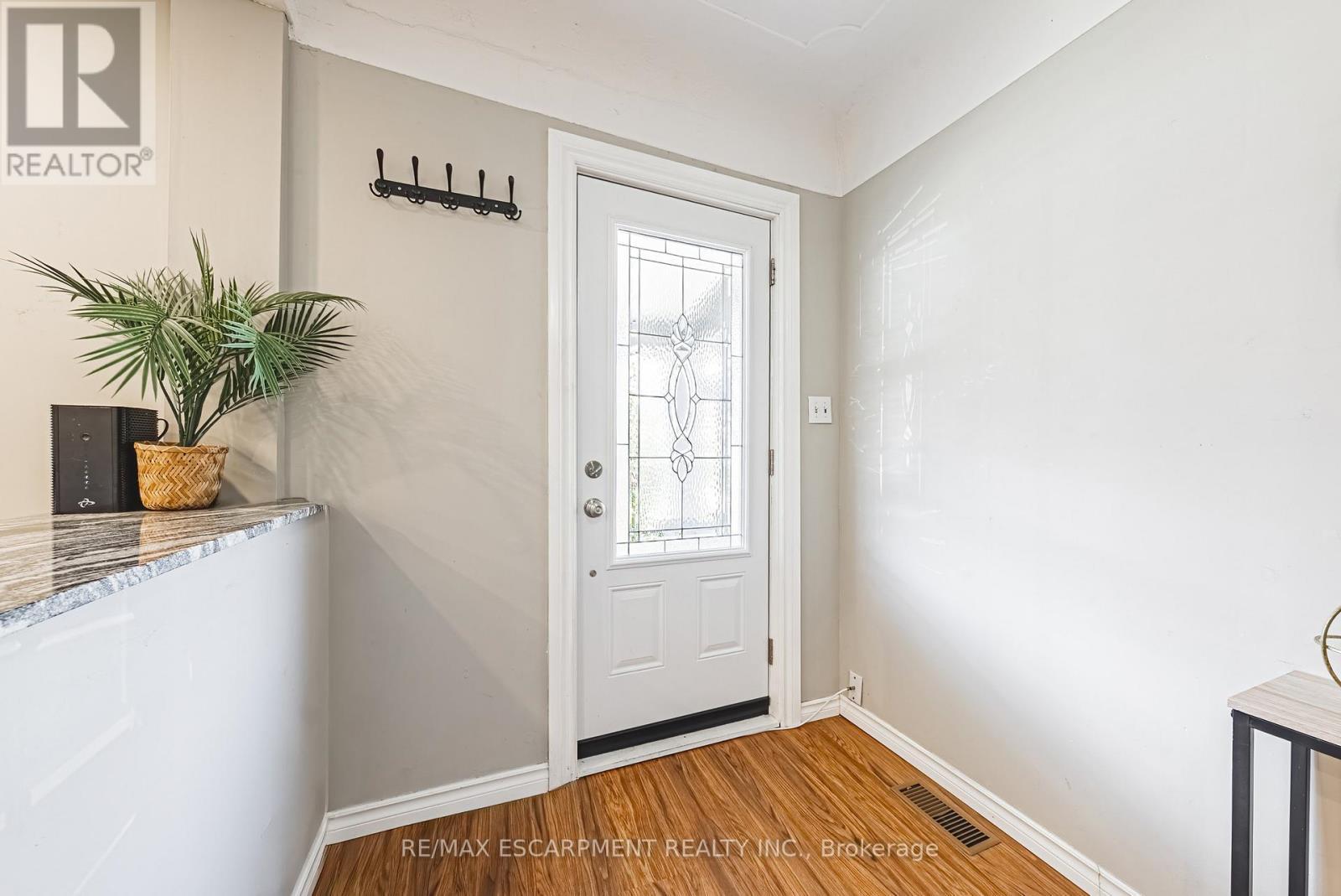 24 Rowanwood Street, Hamilton, ON - Indoor Photo Showing Other Room