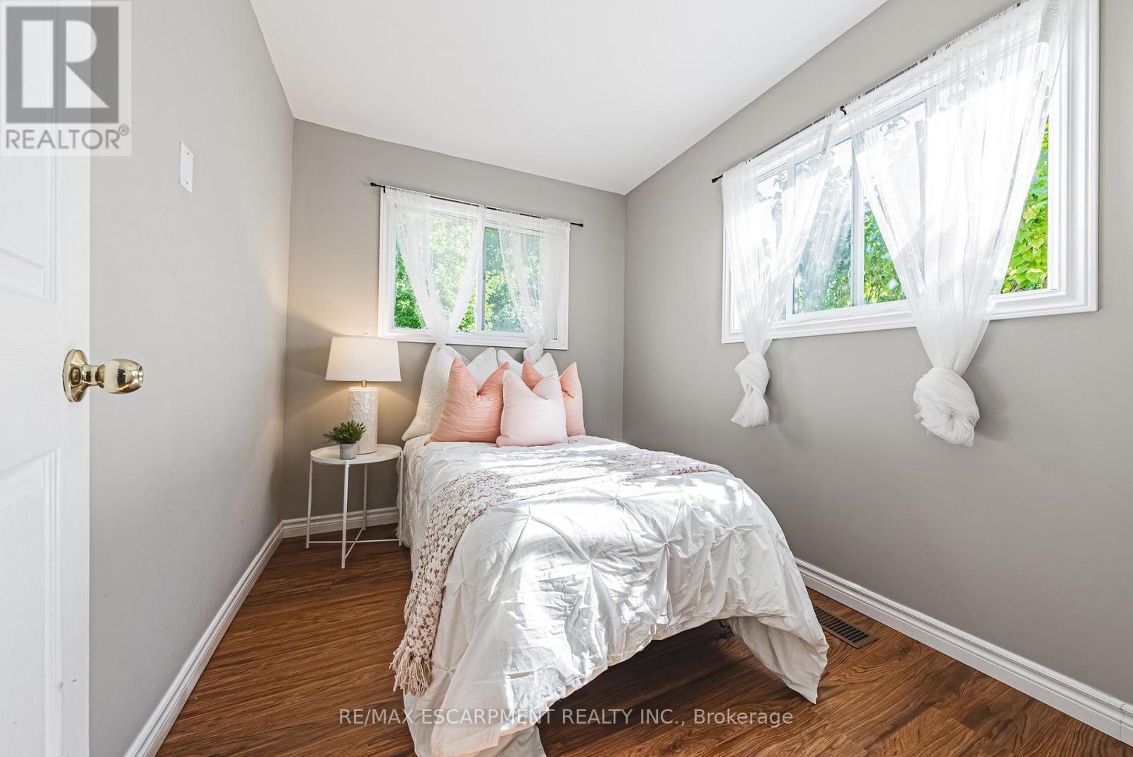24 Rowanwood Street, Hamilton, ON - Indoor Photo Showing Bedroom