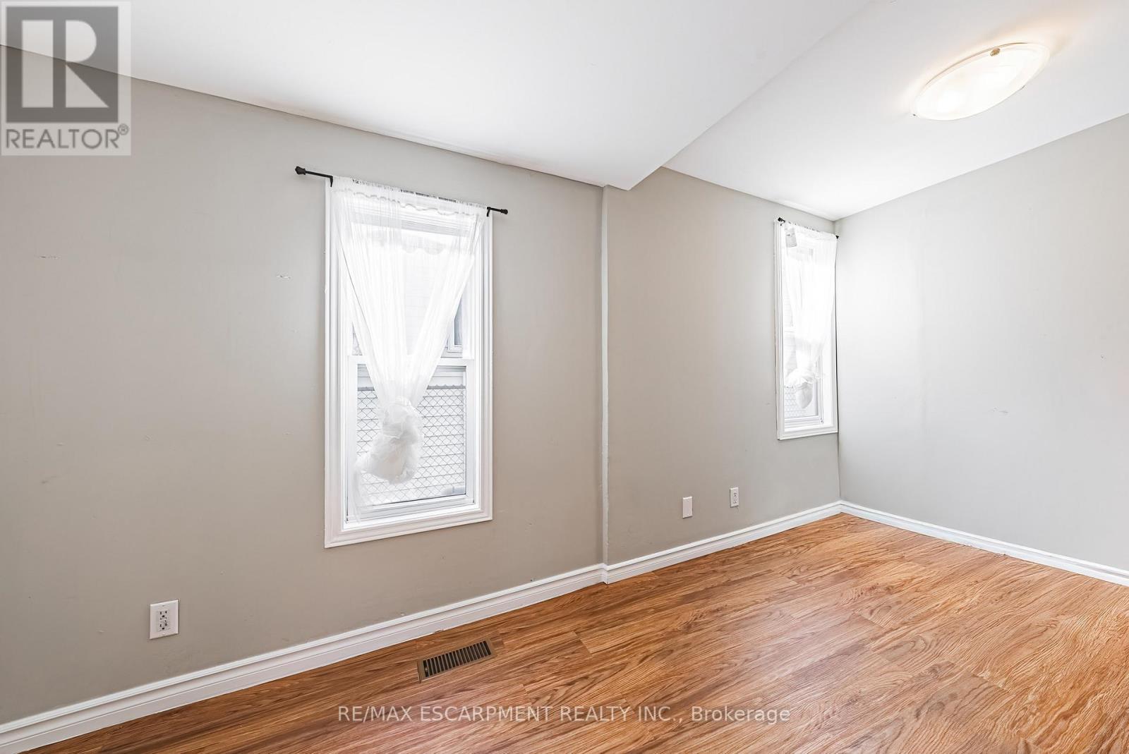24 Rowanwood Street, Hamilton, ON - Indoor Photo Showing Other Room