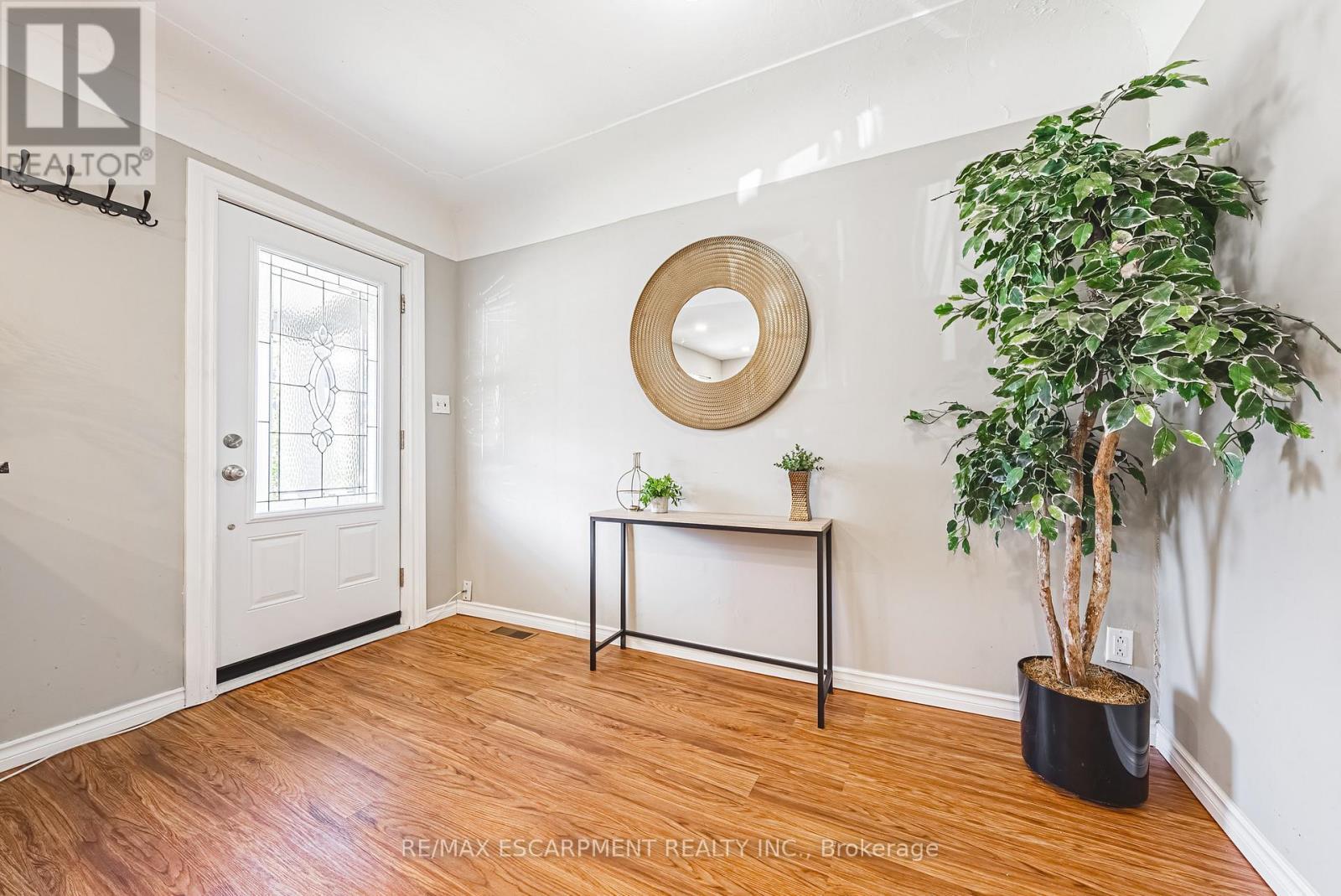 24 Rowanwood Street, Hamilton, ON - Indoor Photo Showing Other Room