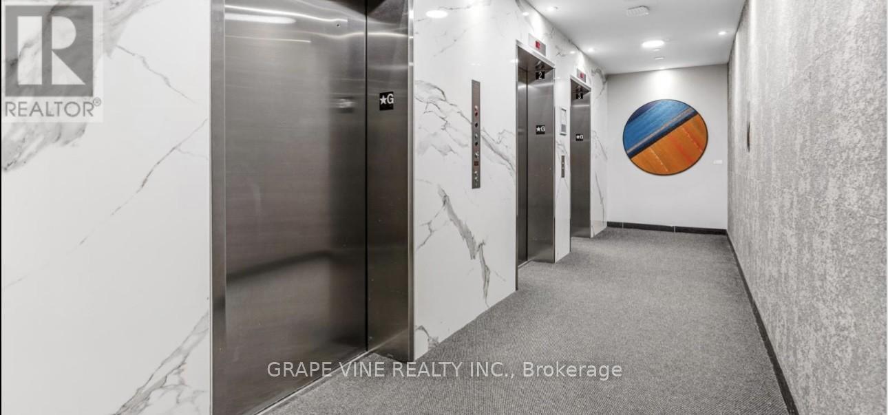 3705 - 805 Carling Avenue, Ottawa, ON - Indoor Photo Showing Other Room