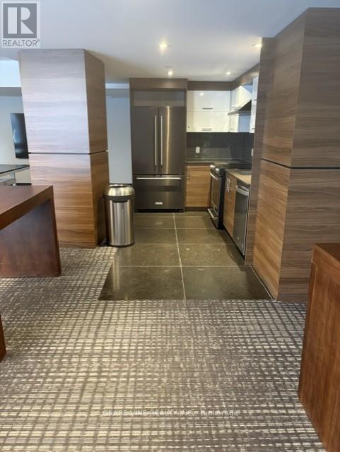 3705 - 805 Carling Avenue, Ottawa, ON - Indoor Photo Showing Kitchen