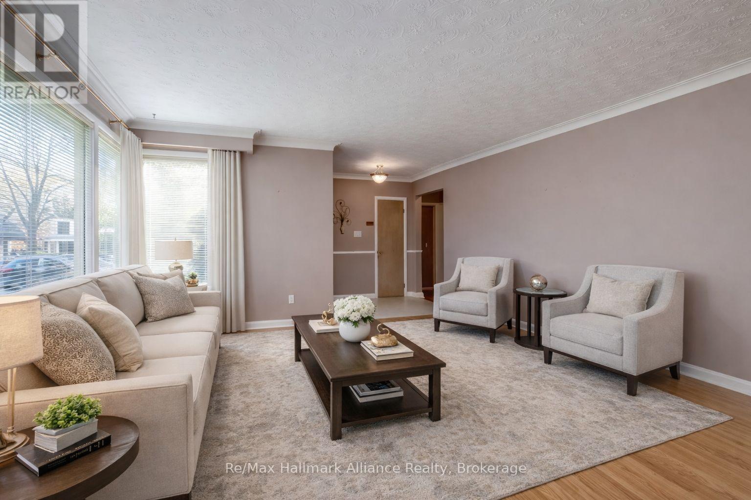 Living room(virtually staged) - 281 Savoy Crescent, Oakville (Sw Southwest), ON - Indoor Photo Showing Living Room