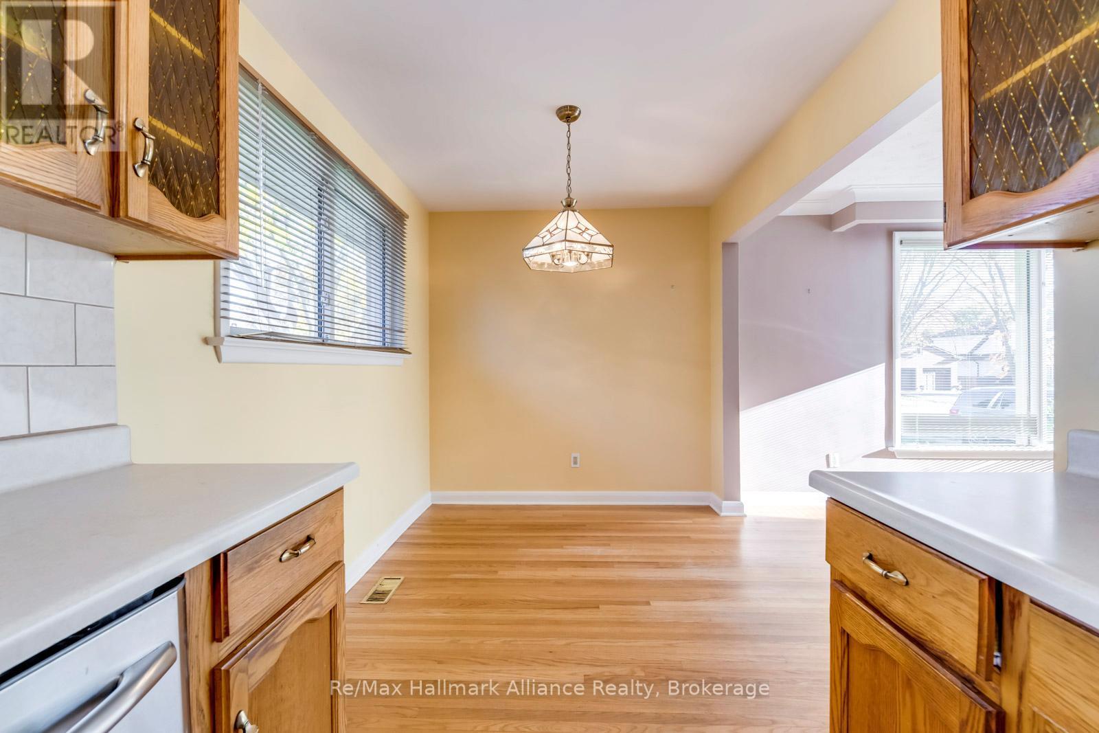 281 Savoy Crescent, Oakville (Sw Southwest), ON - Indoor Photo Showing Kitchen