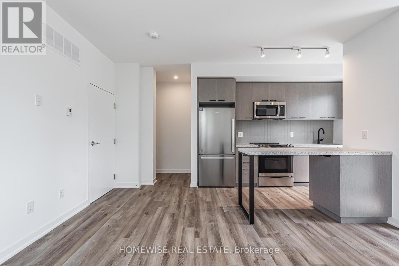 Th8 - 20 Ed Clark Gardens, Toronto, ON - Indoor Photo Showing Kitchen With Stainless Steel Kitchen
