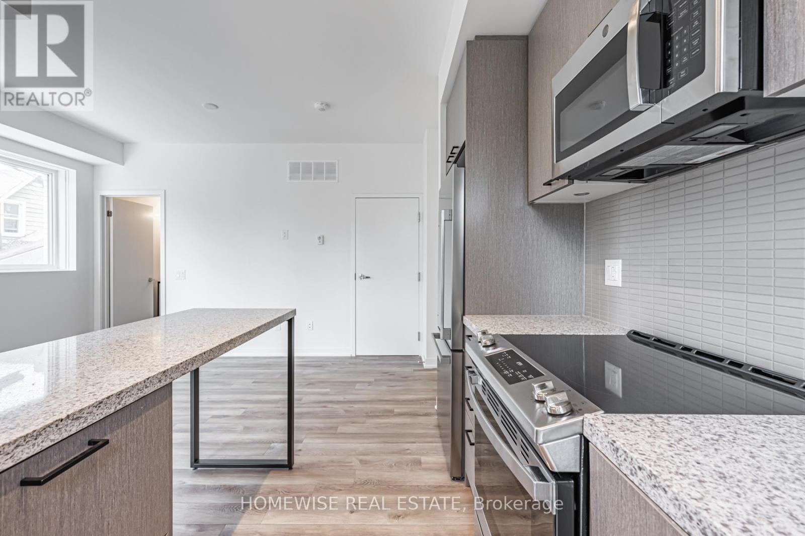 Th8 - 20 Ed Clark Gardens, Toronto, ON - Indoor Photo Showing Kitchen With Upgraded Kitchen