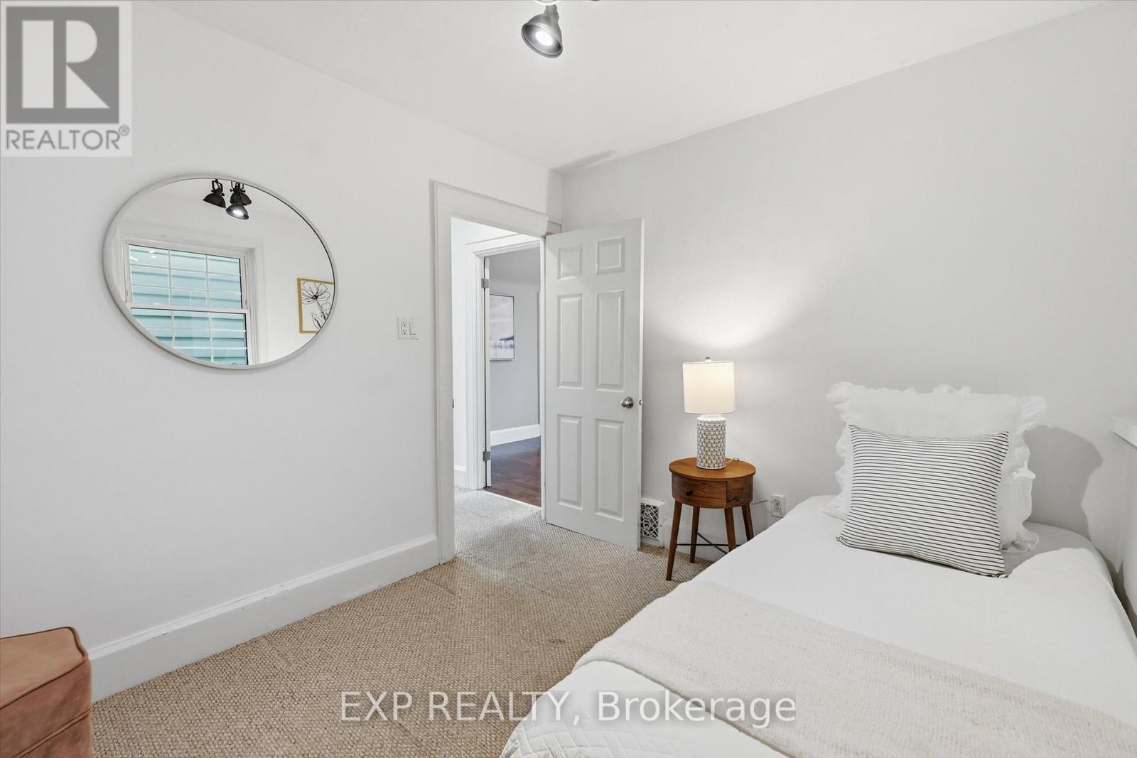 491 Dunsmure Road, Hamilton, ON - Indoor Photo Showing Bedroom