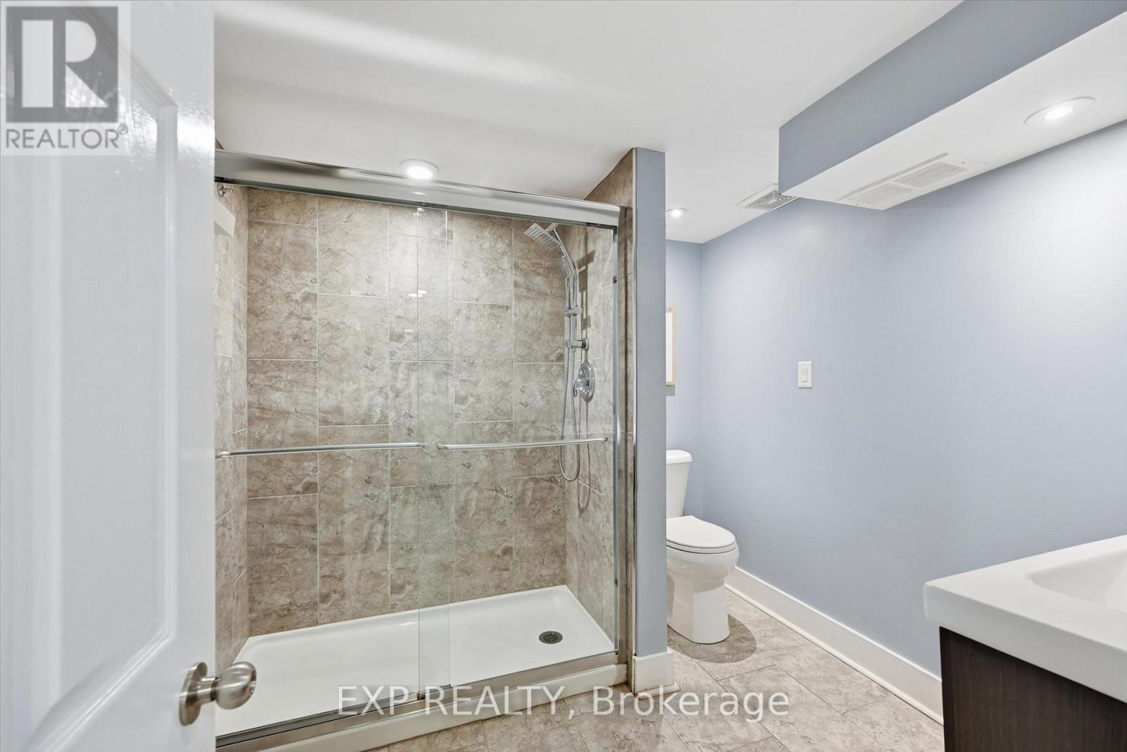 491 Dunsmure Road, Hamilton, ON - Indoor Photo Showing Bathroom