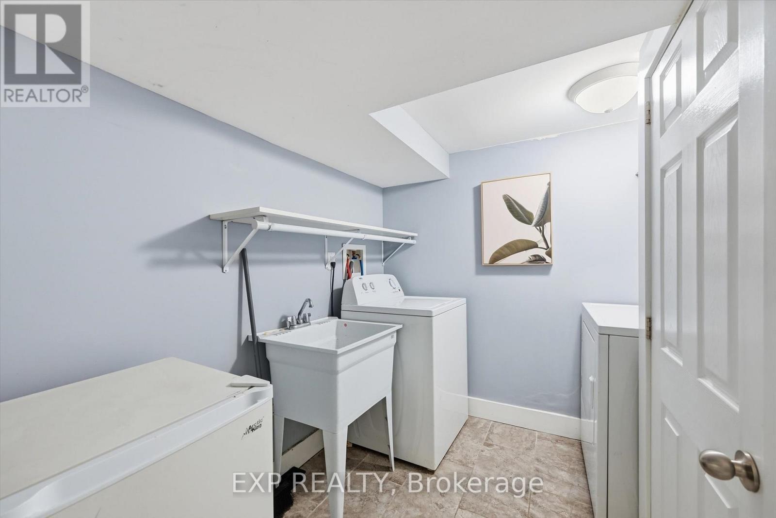 491 Dunsmure Road, Hamilton, ON - Indoor Photo Showing Laundry Room