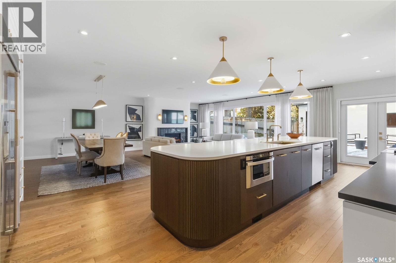 1134 Spadina Crescent E, Saskatoon, SK - Indoor Photo Showing Kitchen With Upgraded Kitchen