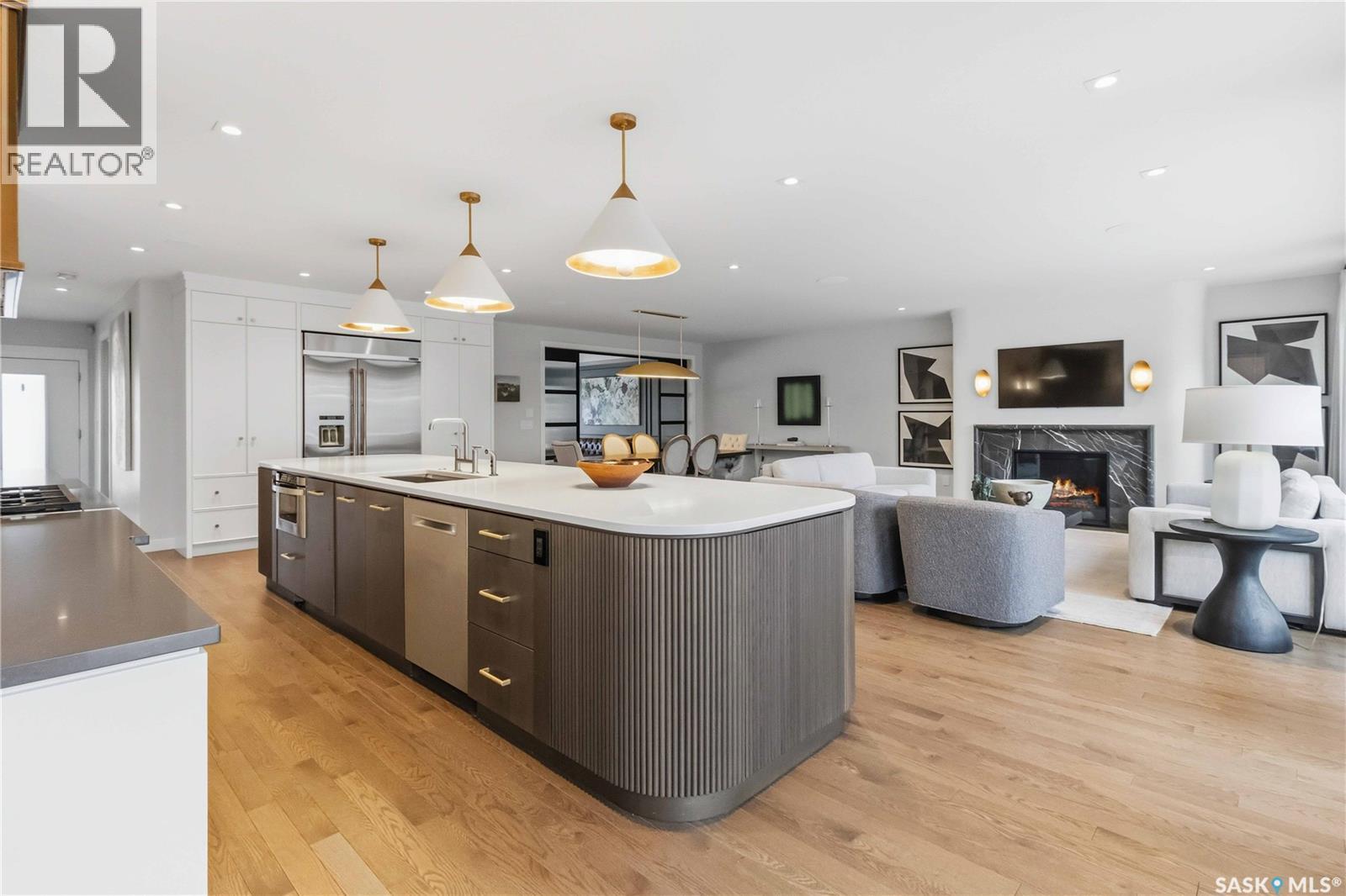 1134 Spadina Crescent E, Saskatoon, SK - Indoor Photo Showing Kitchen With Upgraded Kitchen