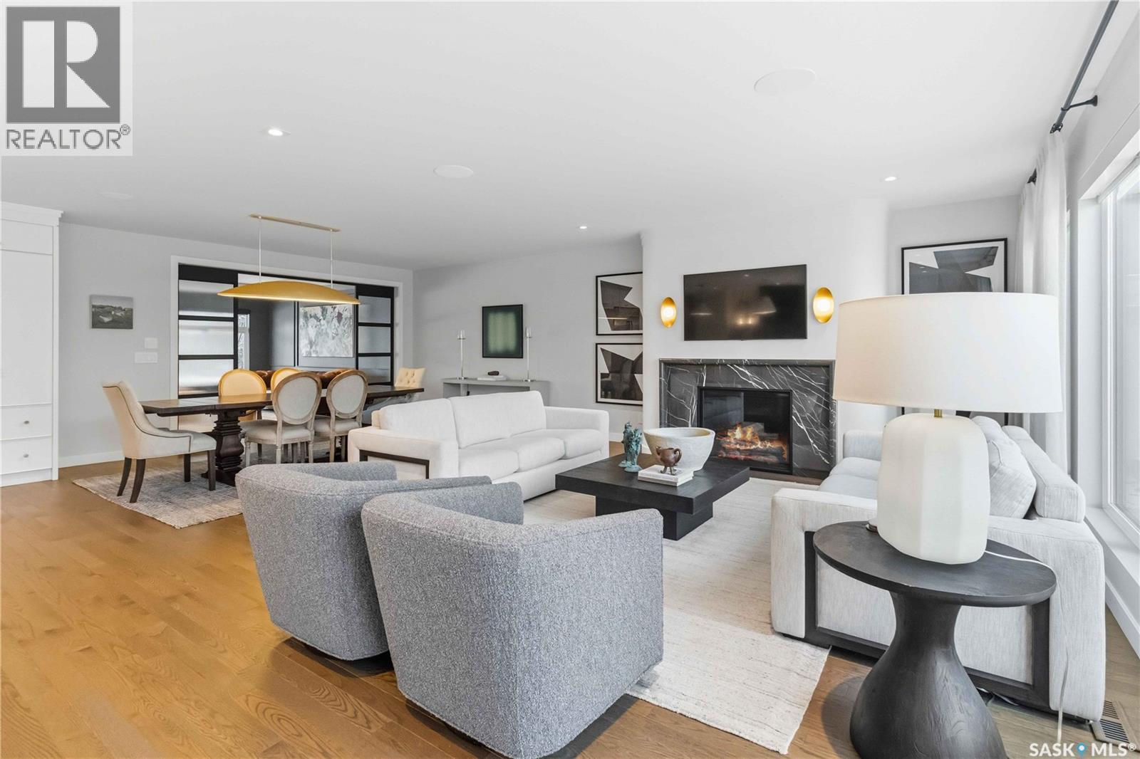1134 Spadina Crescent E, Saskatoon, SK - Indoor Photo Showing Living Room With Fireplace