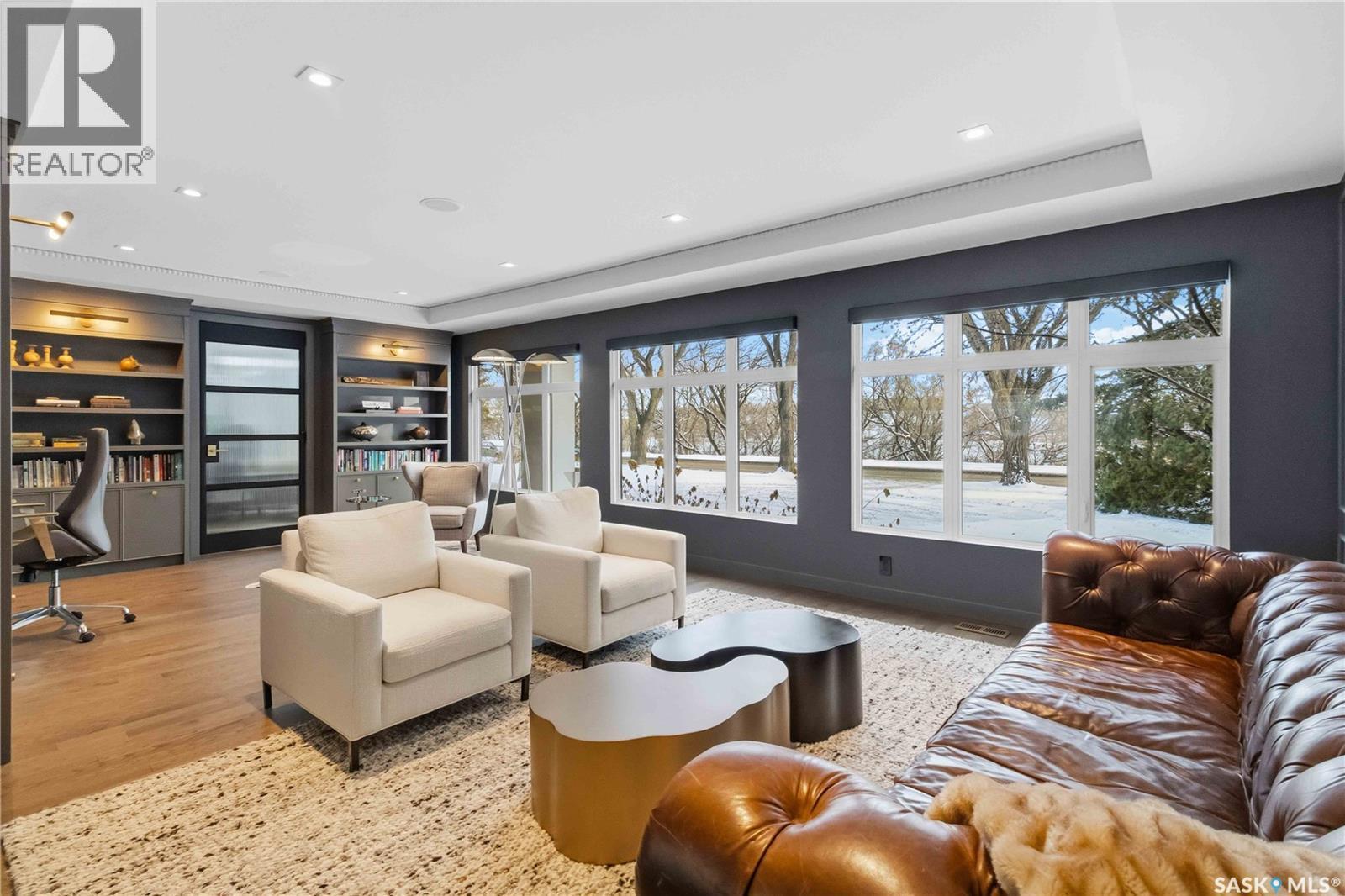 1134 Spadina Crescent E, Saskatoon, SK - Indoor Photo Showing Living Room