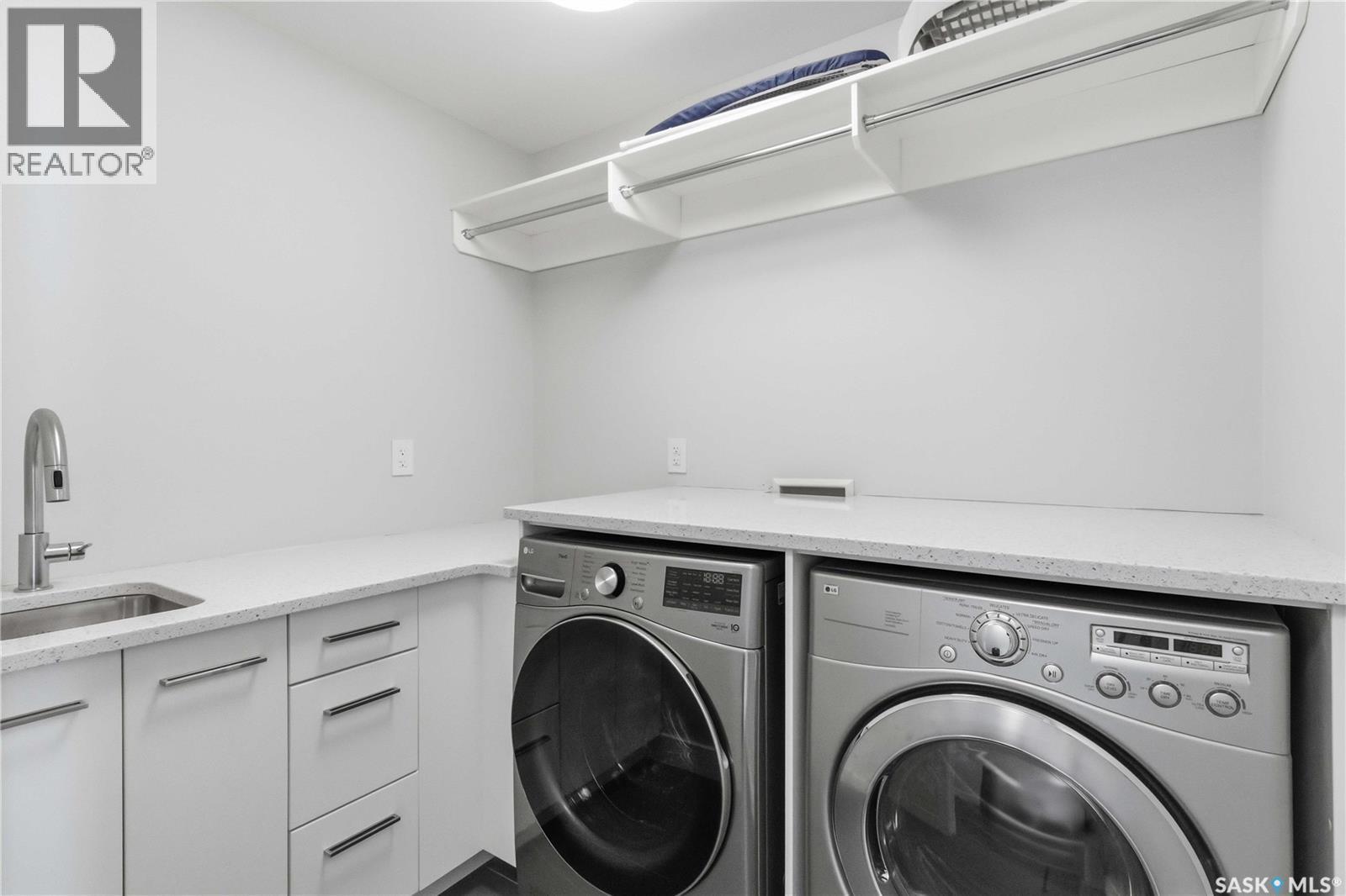 1134 Spadina Crescent E, Saskatoon, SK - Indoor Photo Showing Laundry Room