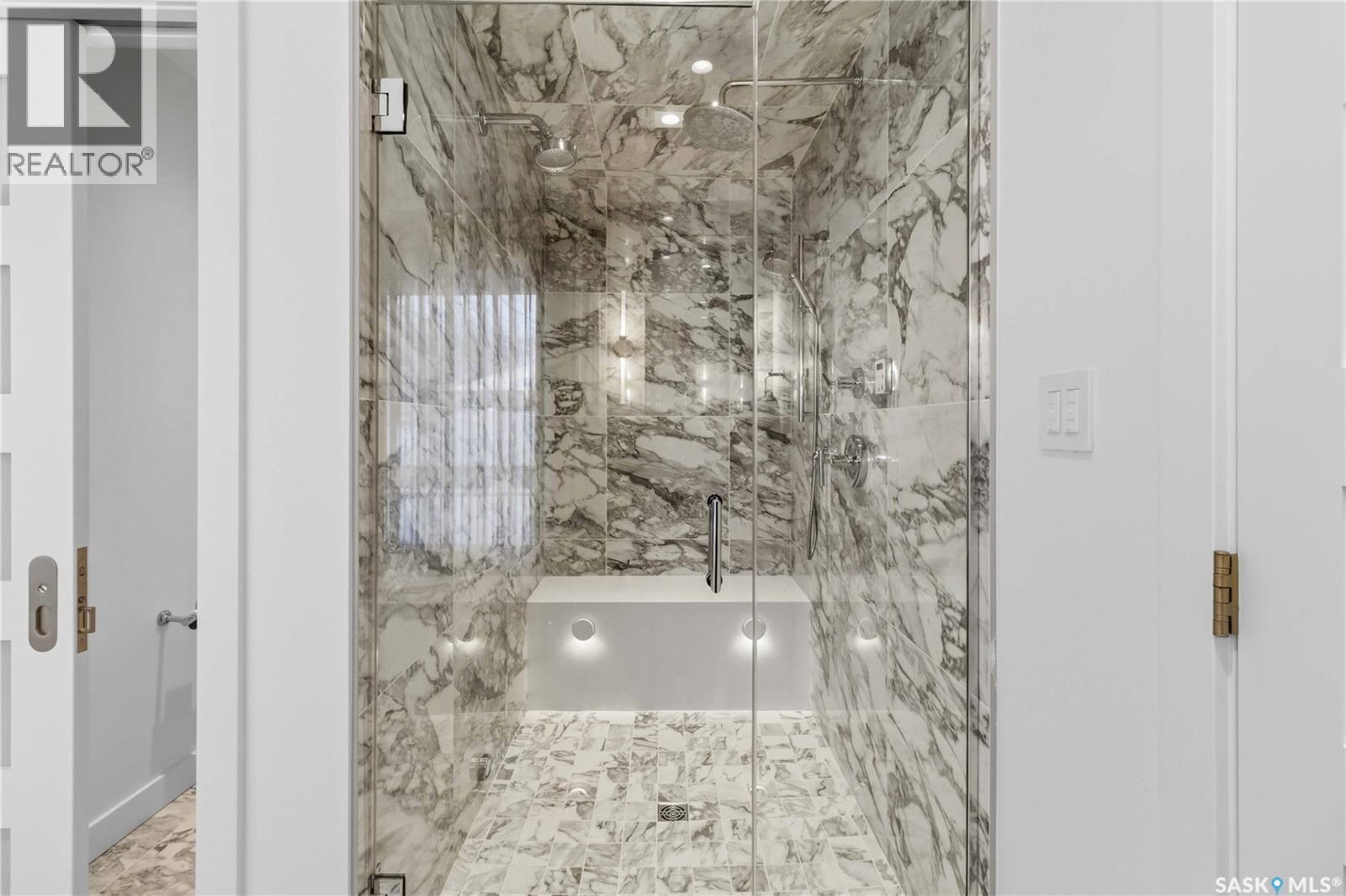 1134 Spadina Crescent E, Saskatoon, SK - Indoor Photo Showing Bathroom