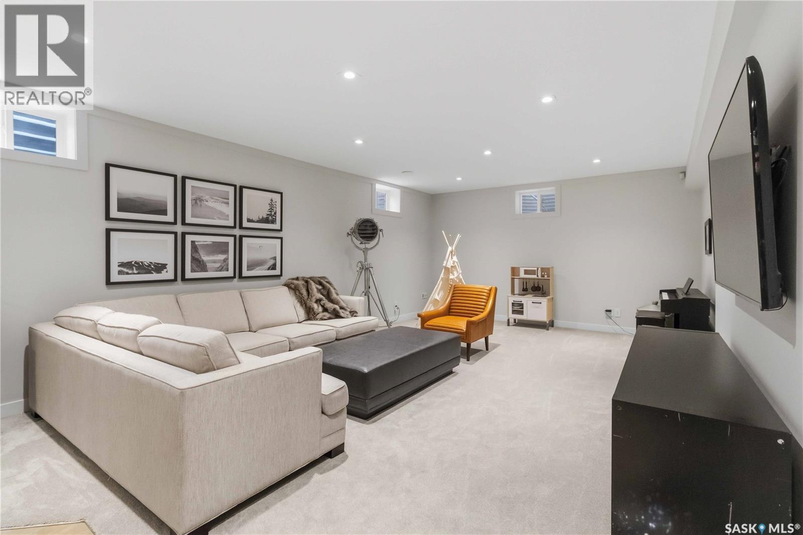 1134 Spadina Crescent E, Saskatoon, SK - Indoor