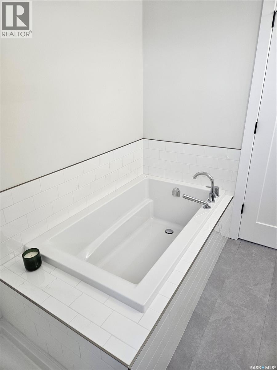 7 Vancouver Crescent, Pilot Butte, SK - Indoor Photo Showing Bathroom