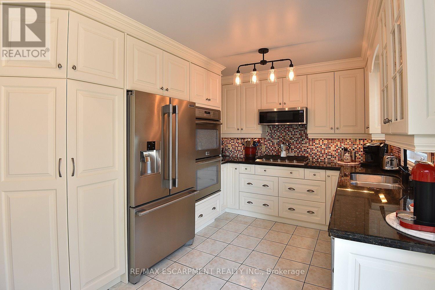 11 Jacqueline Boulevard, Hamilton, ON - Indoor Photo Showing Kitchen