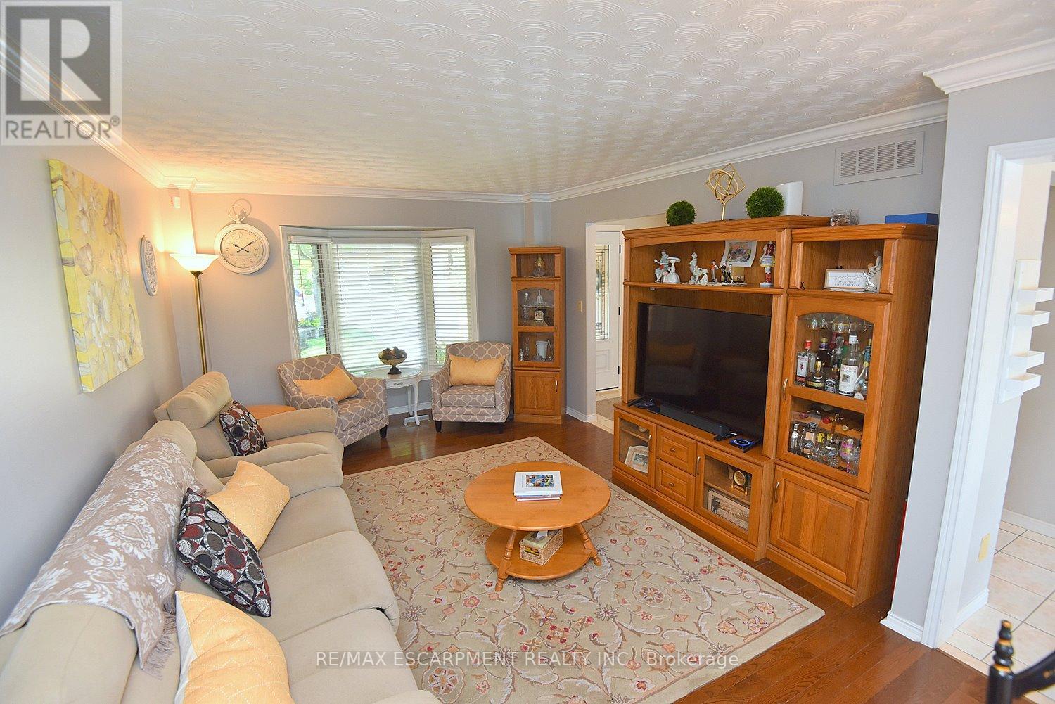 11 Jacqueline Boulevard, Hamilton, ON - Indoor Photo Showing Living Room