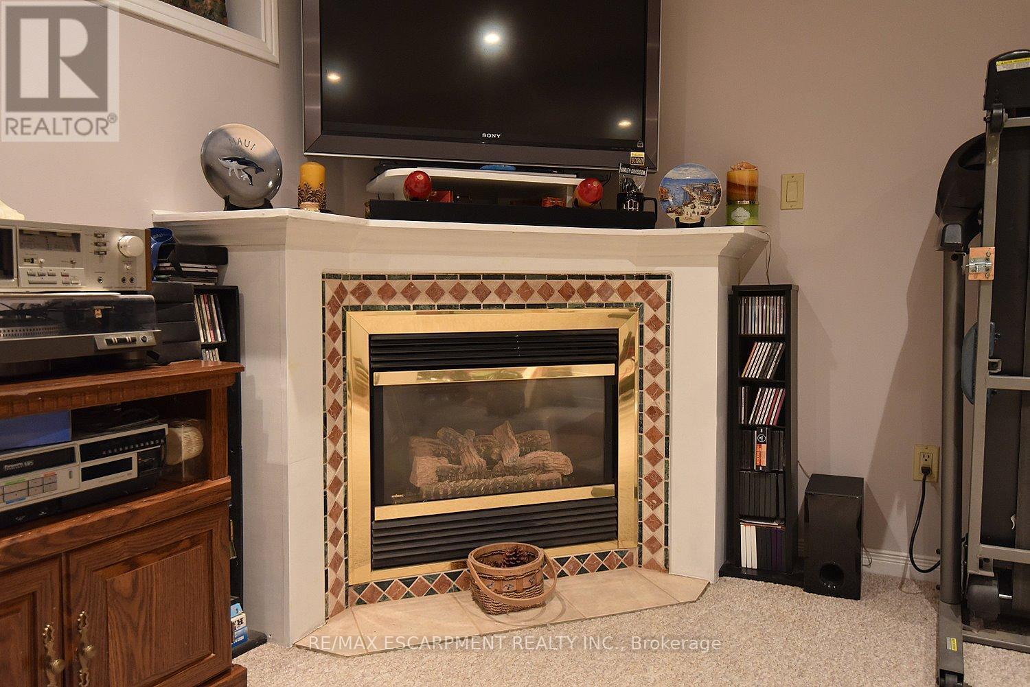 11 Jacqueline Boulevard, Hamilton, ON - Indoor Photo Showing Living Room With Fireplace