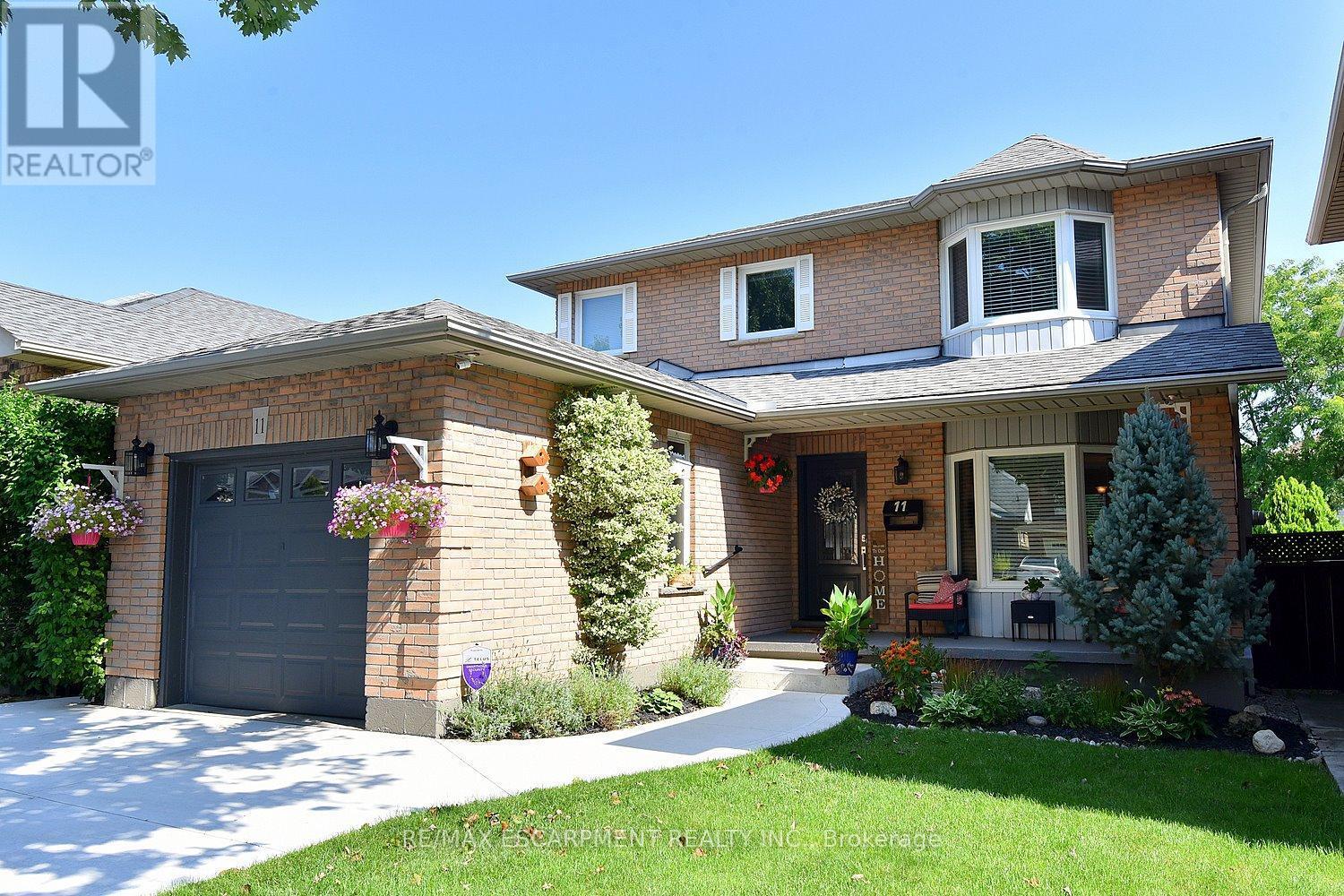 11 Jacqueline Boulevard, Hamilton, ON - Outdoor With Deck Patio Veranda With Facade