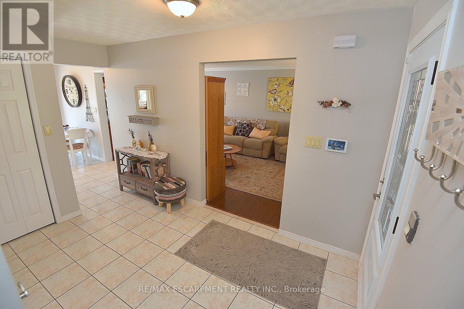 11 Jacqueline Boulevard, Hamilton, ON - Indoor Photo Showing Other Room