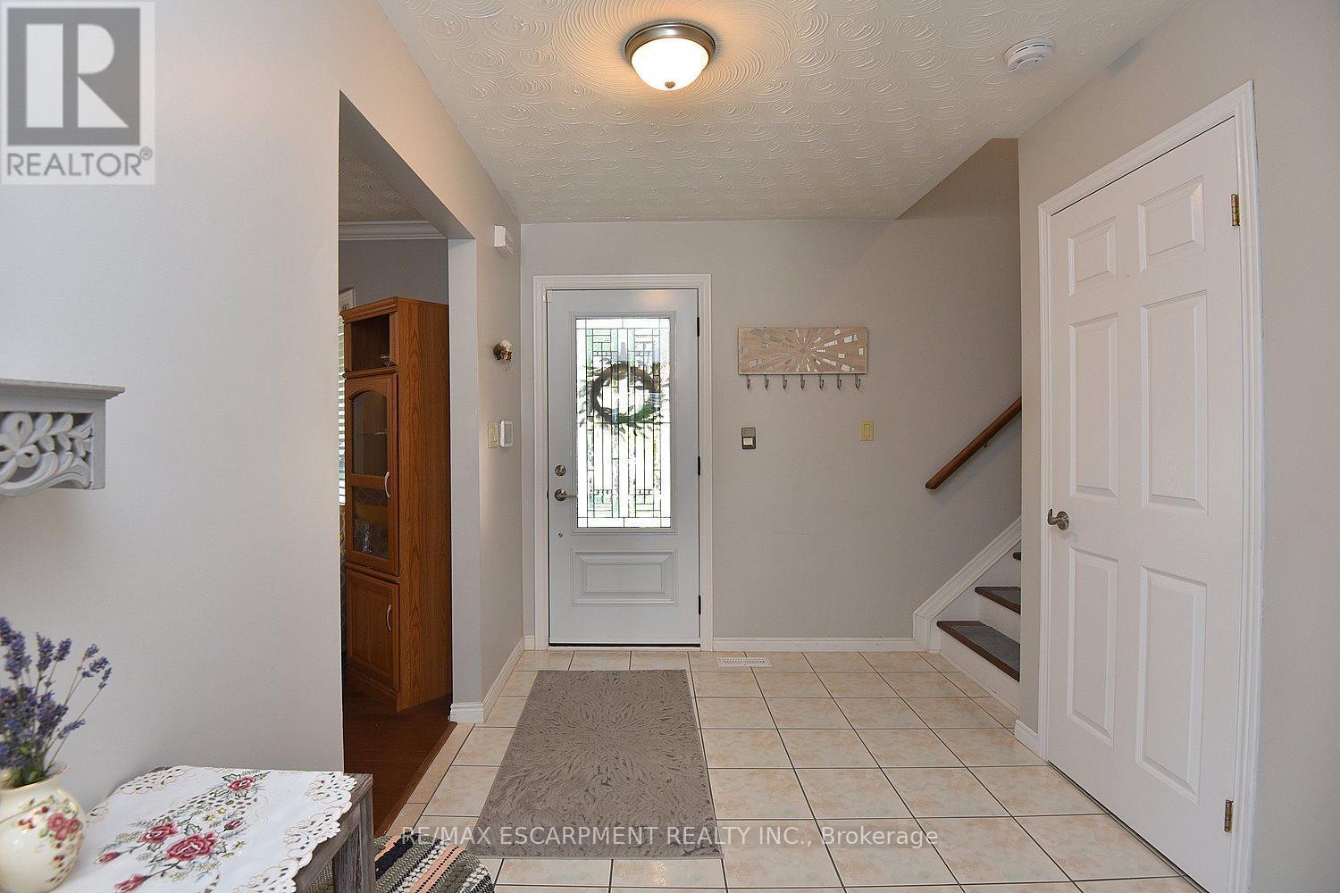 11 Jacqueline Boulevard, Hamilton, ON - Indoor Photo Showing Other Room