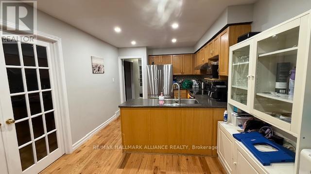 407 Westforest Trail, Kitchener, ON - Indoor Photo Showing Kitchen With Double Sink