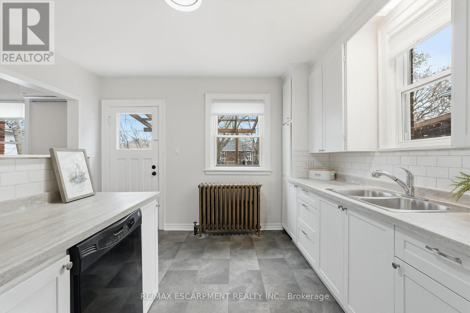 48 Weir Street N, Hamilton, ON - Indoor Photo Showing Kitchen With Double Sink