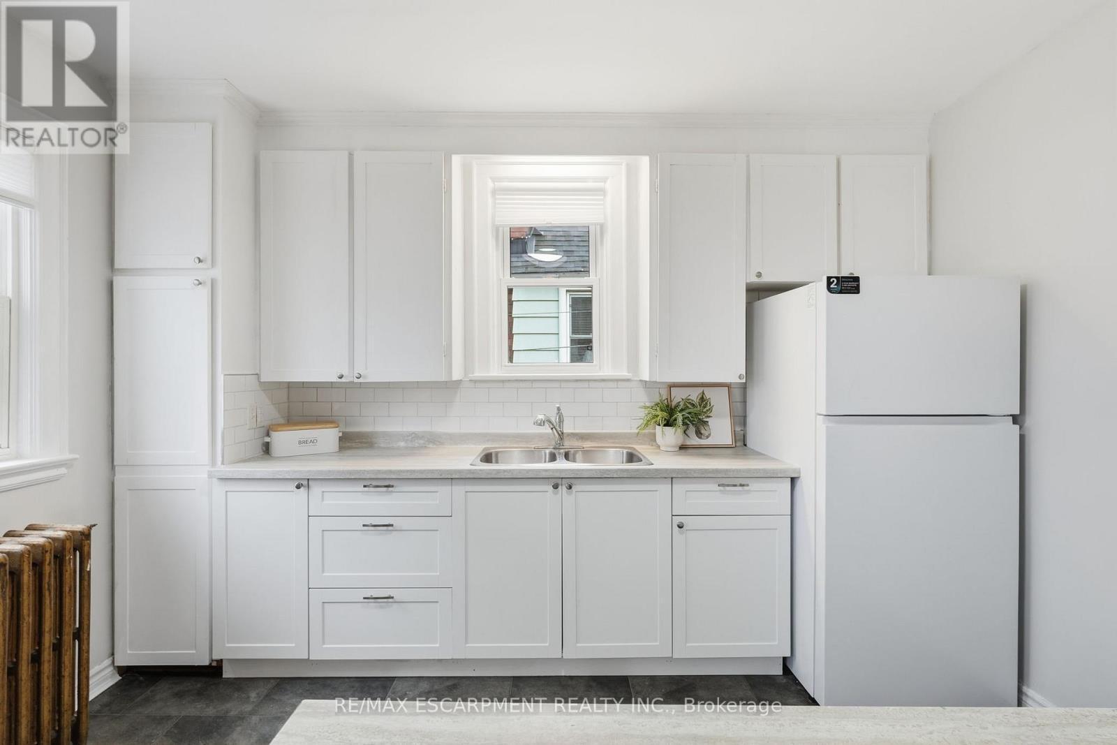48 Weir Street N, Hamilton, ON - Indoor Photo Showing Kitchen With Double Sink