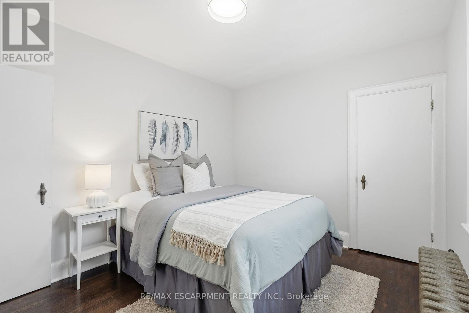 48 Weir Street N, Hamilton, ON - Indoor Photo Showing Bedroom