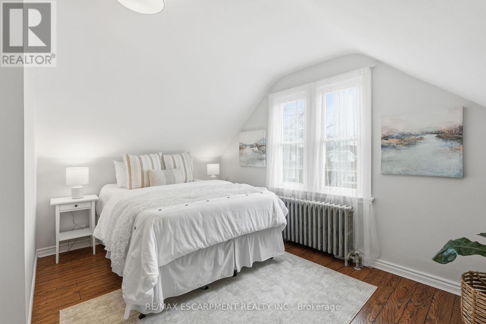 48 Weir Street N, Hamilton, ON - Indoor Photo Showing Bedroom
