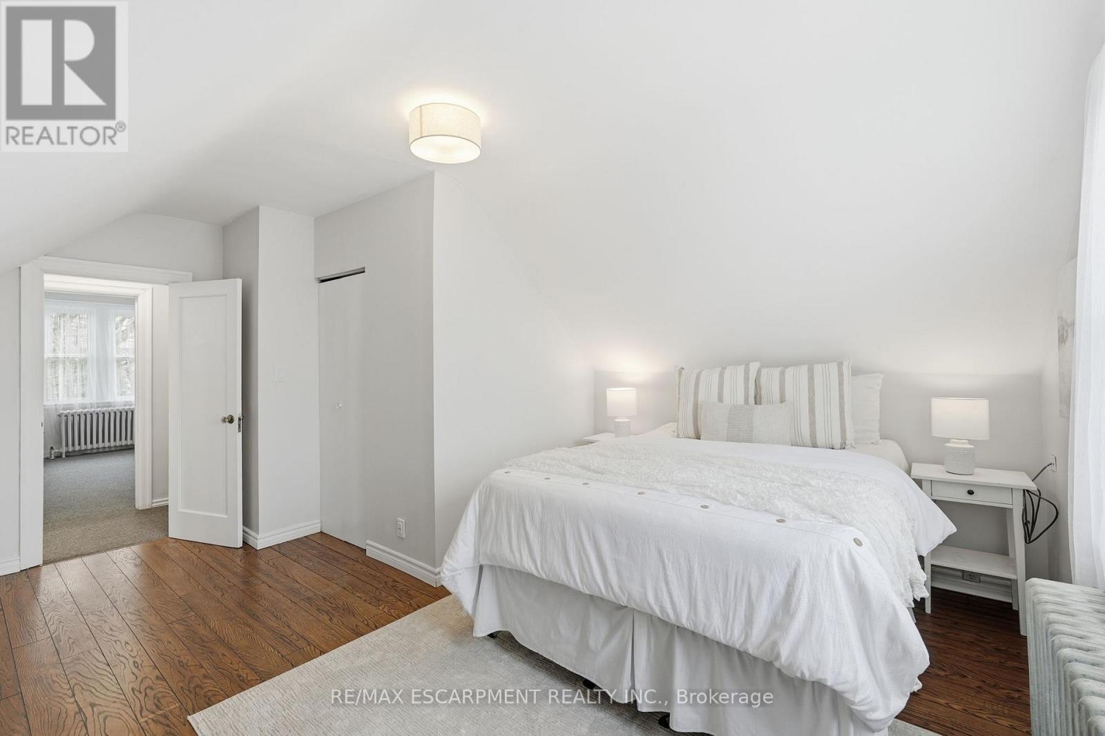 48 Weir Street N, Hamilton, ON - Indoor Photo Showing Bedroom