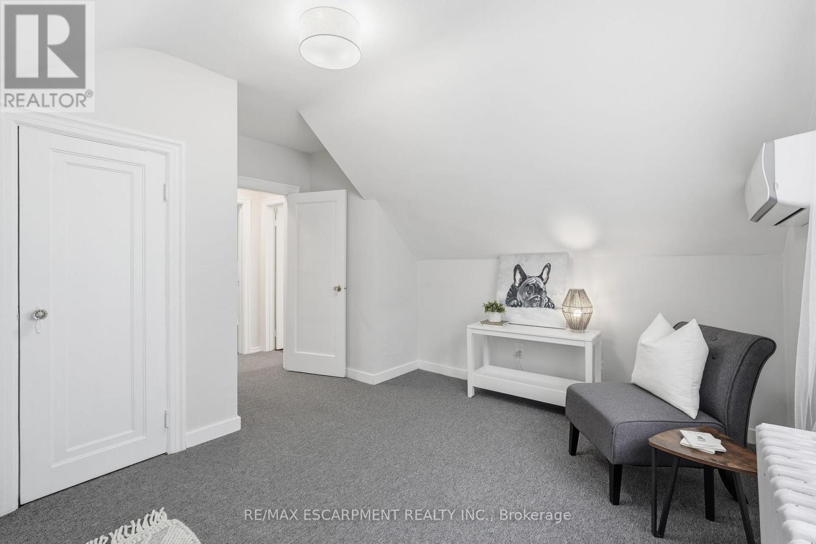 48 Weir Street N, Hamilton, ON - Indoor