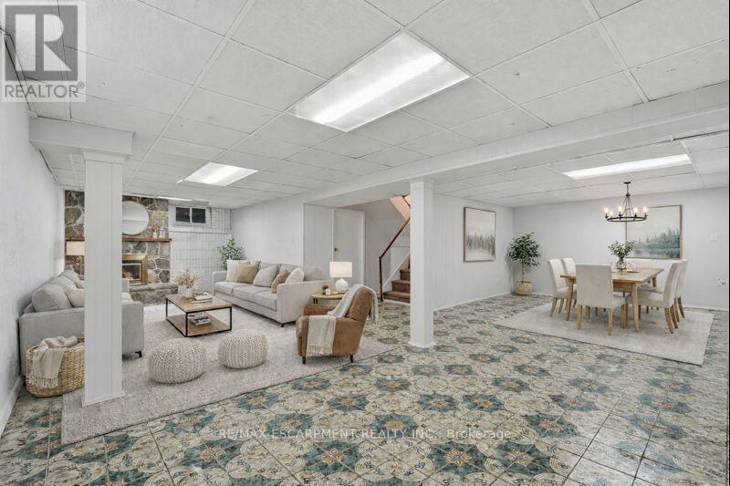 48 Weir Street N, Hamilton, ON - Indoor