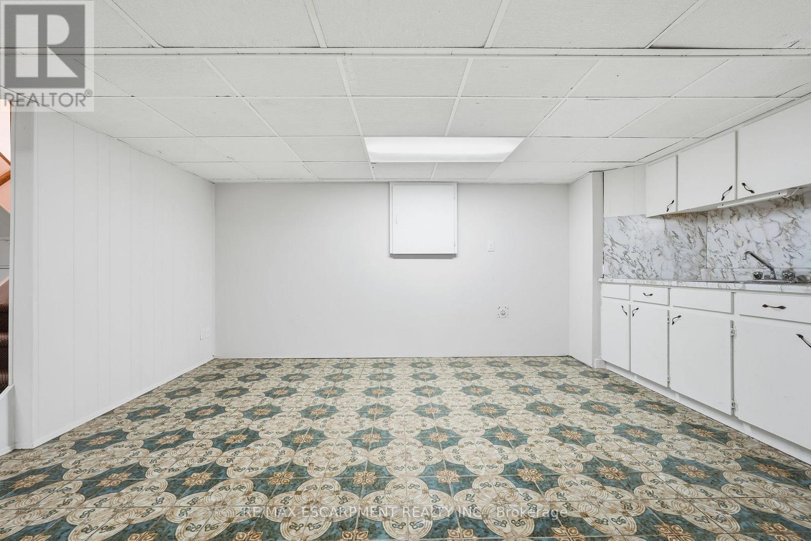 48 Weir Street N, Hamilton, ON - Indoor