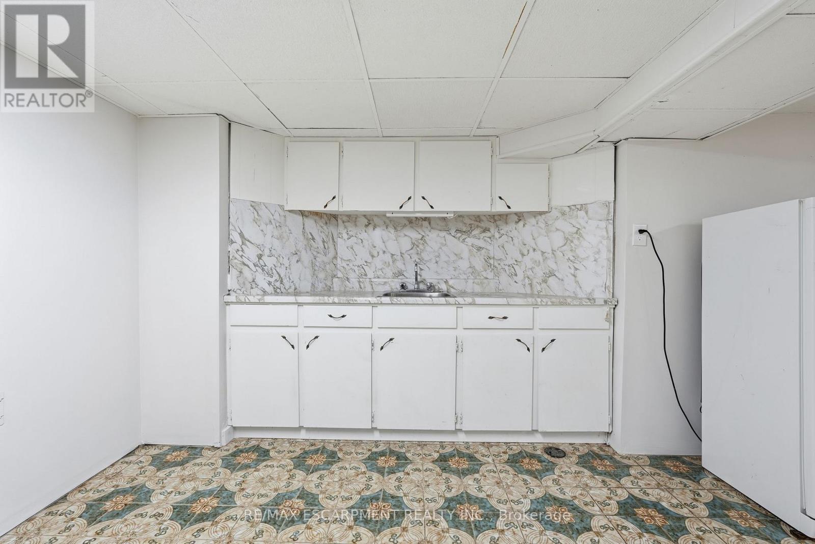 48 Weir Street N, Hamilton, ON - Indoor