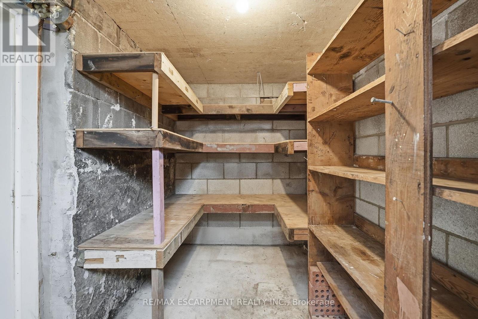 48 Weir Street N, Hamilton, ON - Indoor Photo Showing Other Room