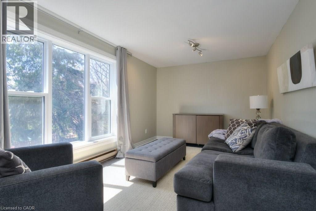 55 Chapel Street, Kitchener, ON - Indoor Photo Showing Living Room
